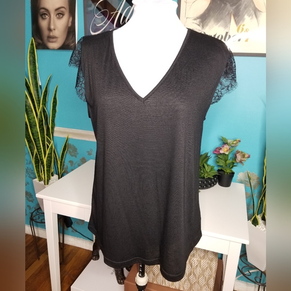 Suzanne Betro Black Lace Cap Sleeve Top - Picture 10 of 10